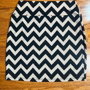 Living Doll size large geometric black and tan mini skirt.